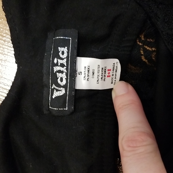 Black crop top with lace overlay - Picture 7 of 8